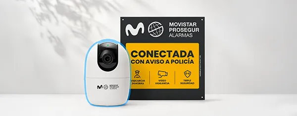 Cámara 360º Movistar Prosegur junto a la placa conectada con aviso a Policía